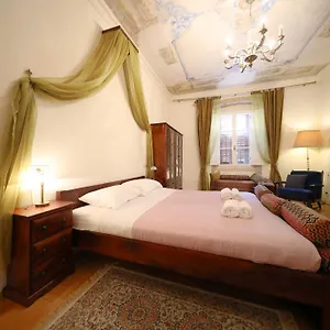 Petrizio Palace Apartment