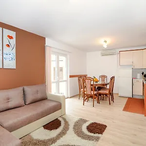 Orlovic Old Town Apartment